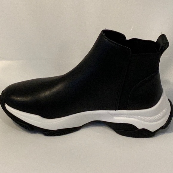 Steve Madden Black Vegan Leather MEDIA Sz 9 Women’s - Picture 4 of 13